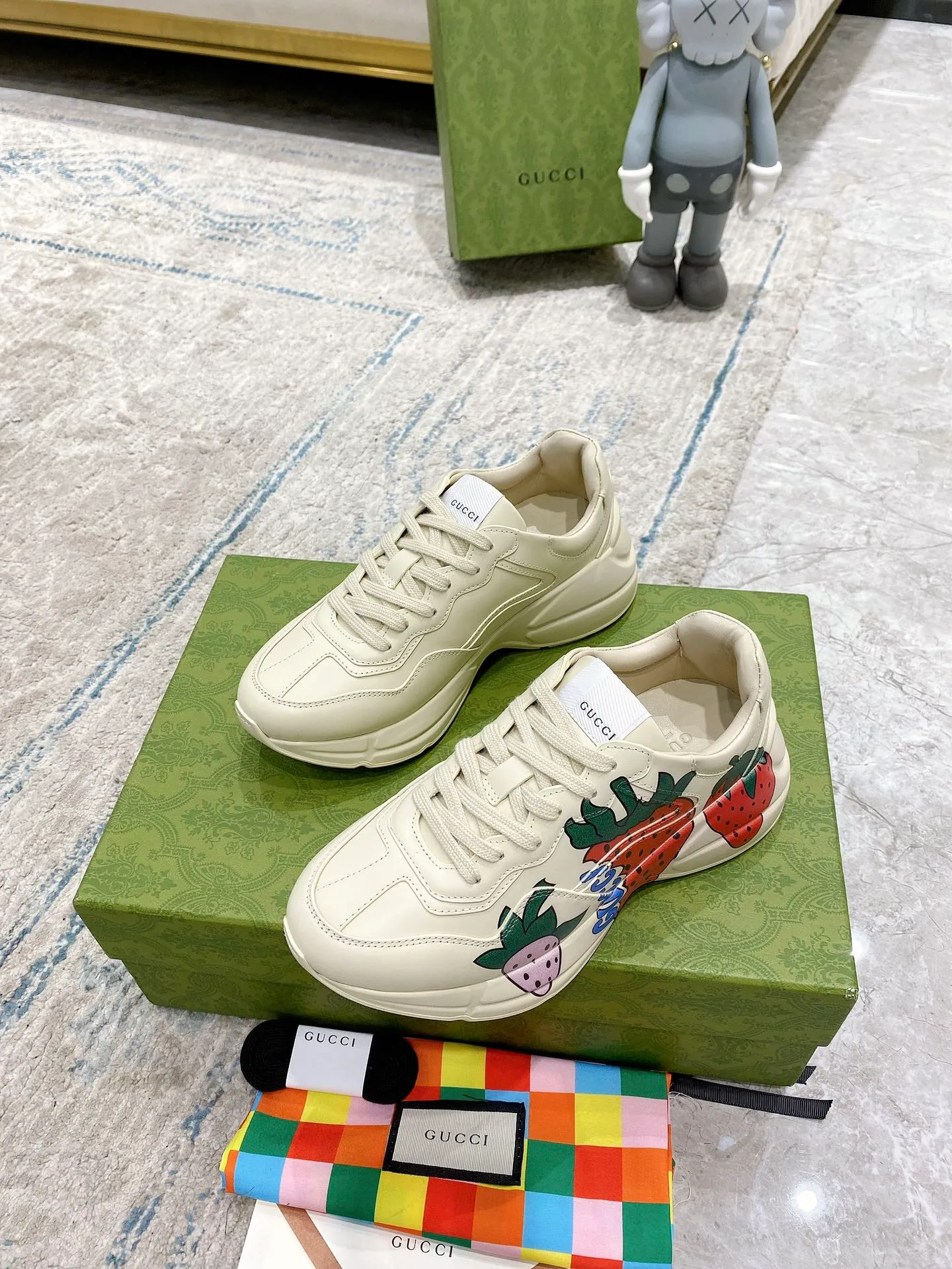 👟👟Ex-factory price 480👟👟 GUCCI Gucci dad shoes. The original disassembly took more than 3 months to develop 1:1. The version has been upgraded again, chips, packaging, imported cowhide, and all made with computerized cars. Couple 👫 style 🔜Versatile in all seasons 🔜 Fashion 🔜 Personality 🔜 Differentiation 🔵 More than 20 layouts in the whole series, welcome to inquire for pictures Outsole: the latest original developed TPU vacuum. Upper: imported cowhide🐮. Inner lining: original A-grade mixed sheepskin🐏. Foot pads: original A-grade mixed sheepskin. 💯Full set of packaging. Medium and low straps with LOGO.